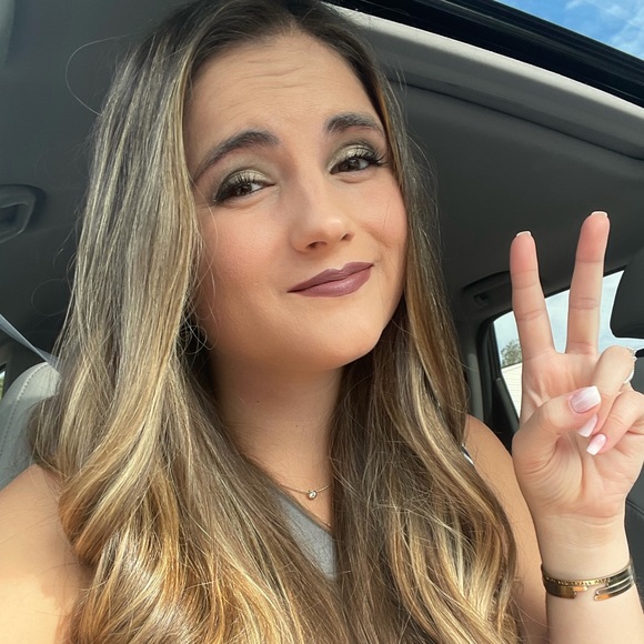 Meet your Posher, Lauren - Picture 6 of 7